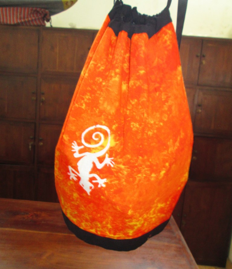 zainetto tinto a batik motivo geko, 10 pezzi in 10 colori